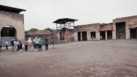 Tourists-at-Stabian-Baths-courtyard,-Pompeii