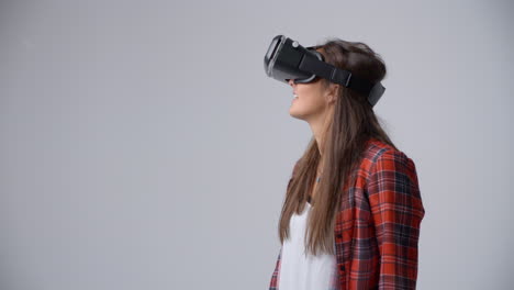 Zeitlupensequenz-Eines-Videospieldesigners-Mit-VR-Headset