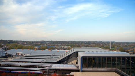 Außenansicht-Des-Bahnhofs-In-Reading,-England