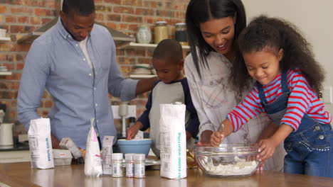 Parents-And-Children-Baking-Cakes-In-Kitchen-Together
