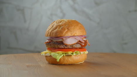 A-delicious-cheeseburger-served-on-a-wooden-platter.