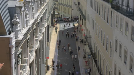 Una-Vista-Superior-De-Una-Soleada-Calle-Carmo-En-Lisboa