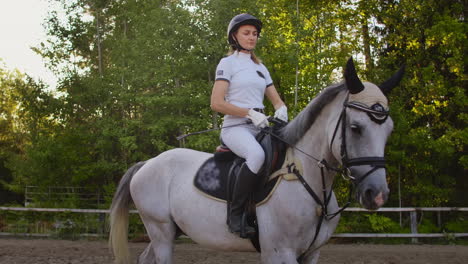 It's-pretty-horse-walk.-Women-is-riding-on-her-horse-before-training.