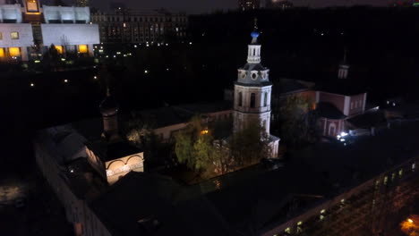 Luftaufnahme-Des-Andreevsky-Klosters-In-Der-Nacht-Von-Moskau,-Russland