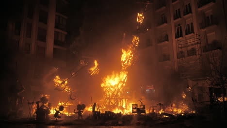 Final-event-La-Crema-on-Fallas-festival-Fire-destroying-the-construction