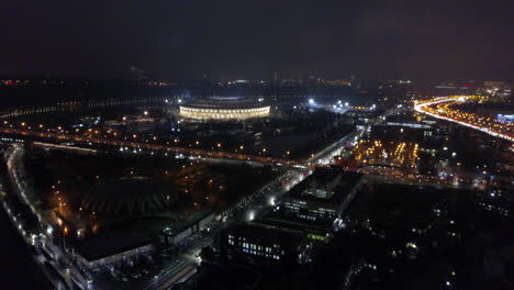Moscú-Nocturna-Con-Vista-Aérea-Del-Estadio-Luzhniki.