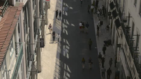 Concurrida-Calle-Peatonal-Rua-Do-Carmo-Vista-Desde-El-Ascensor-De-Santa-Justa-En-Lisboa