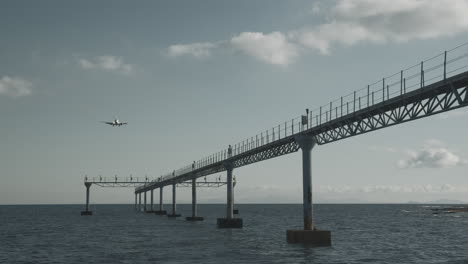 Eine-Landebahn-Im-Meer