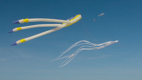 Diferentes-Cometas-En-El-Festival-Del-Viento-En-Valencia-España