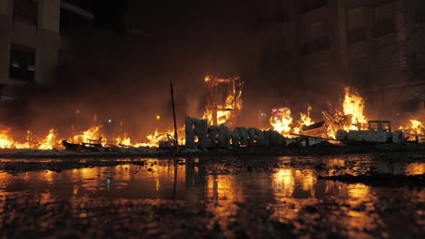 Falla-Ardiendo-En-La-Noche-De-La-Crema.