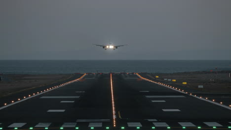 Airplane-arrival-to-coastal-airport-in-the-dusk