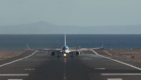 Flugzeugstart-Von-Der-Insel