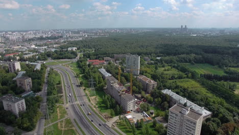 Panorama-Aéreo-De-Los-Edificios-De-Moscú-Y-Los-Vastos-Espacios-Verdes-De-Rusia