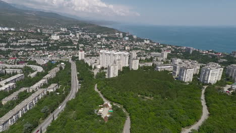 Volando-Sobre-La-Ciudad-Costera-De-Crimea