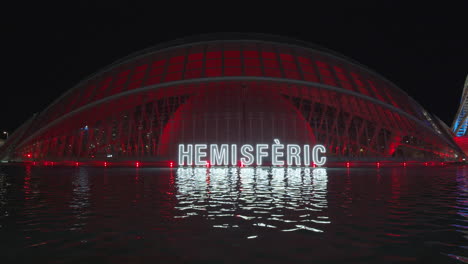 Escena-Nocturna-De-Valencia-Con-El-Hemisferio-De-La-Ciudad-De-Las-Artes-Y-Las-Ciencias