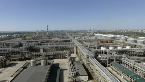 Erdölraffinerie-In-Einem-Riesigen-Industriegebiet