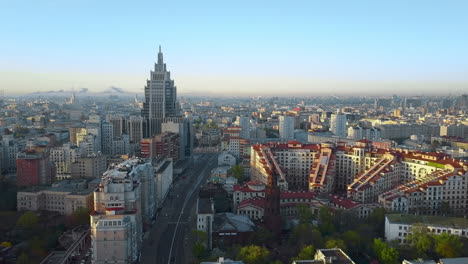 Eine-Luftaufnahme-Des-Zentrums-Von-Moskau-An-Einem-Sonnigen-Tag