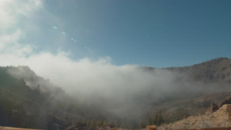 Paisaje-De-Montaña-Con-Nubes-En-Tenerife-En-Las-Islas-Canarias