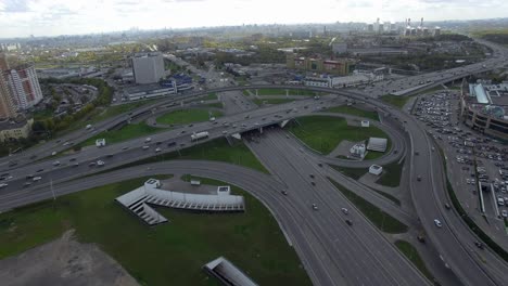 Vista-Aérea-De-Un-Cruce-De-Carreteras