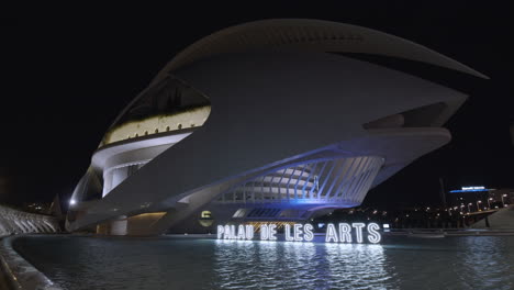 Nachtansicht-Des-Königin-Sofia-Palastes-Der-Künste-In-Valencia