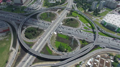 Tráfico-De-Transporte-En-Vista-Aérea-De-Intersección-De-Dos-Niveles.