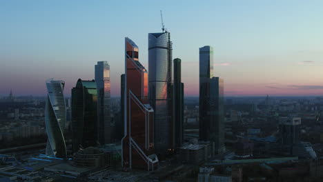 Noche-Aérea-Paisaje-Urbano-De-Moscú-Con-Centro-De-Negocios-Rusia