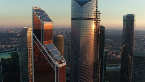 Centro-De-Negocios-De-La-Ciudad-De-Moscú-Al-Atardecer-Vista-Aérea