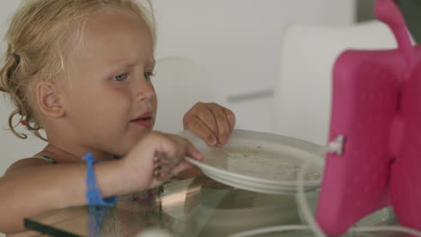 Ella-Es-Una-Buena-Chica-Y-Se-Comió-De-Todo