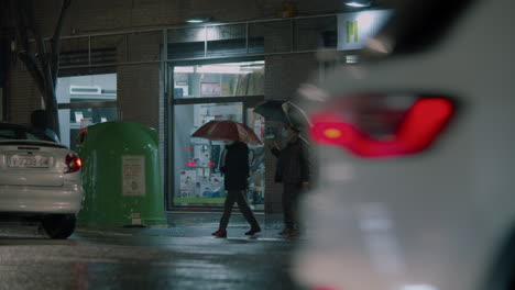 It-is-the-evening-of-umbrellas