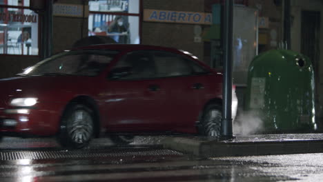 Transport-traffic-in-the-rain-at-night