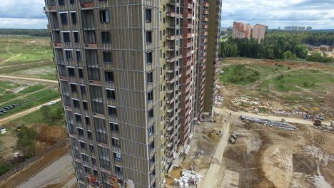 Una-Inspección-Vertical-De-Un-Edificio-Residencial-De-Varios-Pisos-A-Medio-Terminar-En-Un-Sitio-De-Construcción