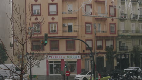 Regen-In-Der-Stadt-Valencia,-Spanien