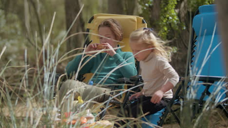 Familie-Auf-Einem-Picknick