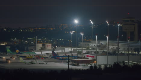 Flugzeuge-Auf-Einem-Flugplatz