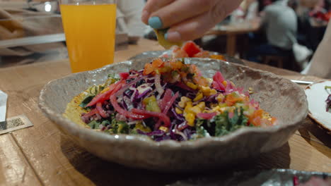 Ensalada-De-Verduras-Brillante