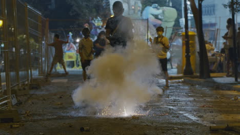 Las-Fallas-Ist-Berühmt-Für-Sein-Feuerwerk-Und-Seine-Kracher-überall