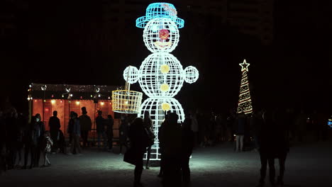 LED-Schneemann-Weihnachtsbeleuchtung,-Dunkler-Winterabend