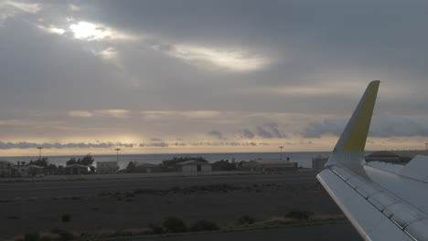 Despegue-Del-Avión-Desde-El-Aeropuerto