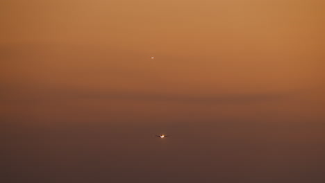 Airplanes-in-the-night-sky