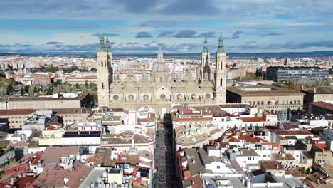 Stadtbild-Von-Saragossa-Mit-Der-Basilika-Der-Säule-In-Spanien.-Luftaufnahmen