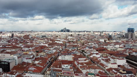 Luftaufnahme-Von-Madrid-Mit-Bevölkerungsreichen-Wohnvierteln-In-Spanien