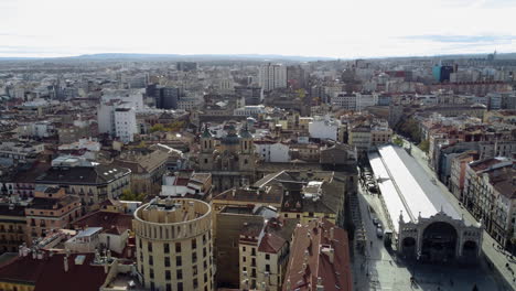 Vista-Aérea-De-La-Ciudad-De-Zaragoza-Con-El-Mercado-Central-España