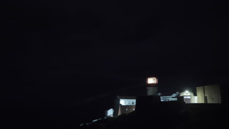 Leuchtturm-Bei-Nacht