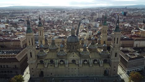 Luftaufnahme-Von-Zaragoza-Mit-Der-Basilika-Nuestra-Señora-Del-Pilar-In-Spanien