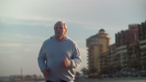 Älterer-Mann-Beim-Täglichen-Joggingtraining
