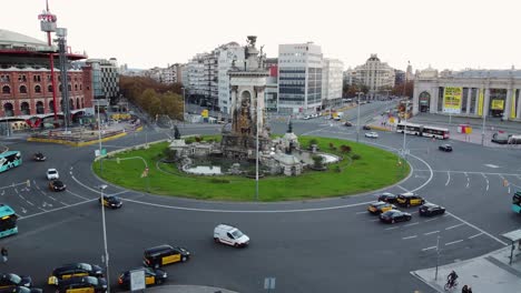 Paisaje-Urbano-De-Barcelona-Con-La-Plaza-De-España-Y-Zonas-De-Viviendas-Urbanizadas-Aéreas