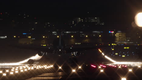 Flugzeuglandung-In-Der-Nacht