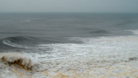 Waves-on-the-ocean