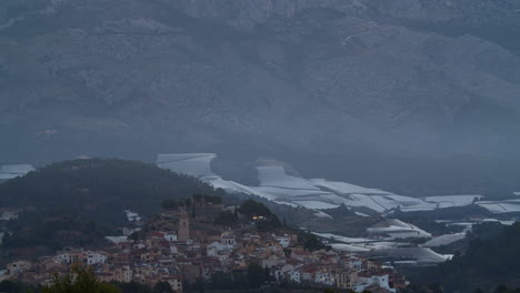 Polop-Stadt-Mit-Landwirtschaftlichen-Gebieten-Und-Berggebiet-Spanien