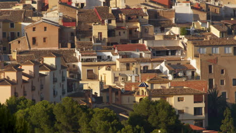 Casas-En-La-Colina-En-El-Pequeño-Pueblo-De-Polop-España